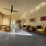 Carrer * Μπιμπιόνε