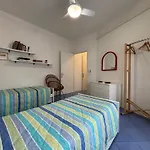 Carrer * Μπιμπιόνε