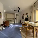 Carrer * Μπιμπιόνε